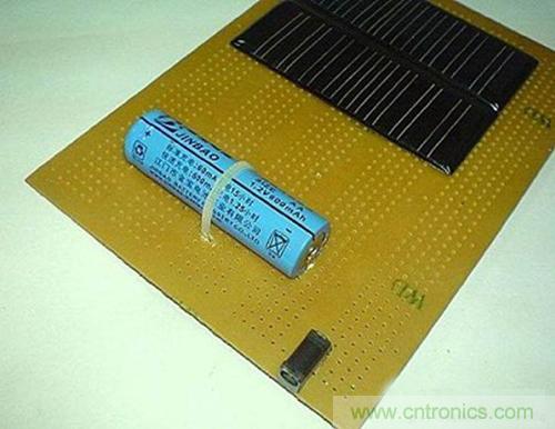 微型太陽能供電板DIY，給手電筒收音機供電