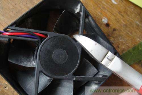 想減少電費(fèi)嗎？DIY一個(gè)迷你風(fēng)力發(fā)電機(jī)吧
