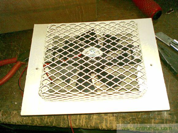 牛人DIY:百元自制車(chē)載冰箱