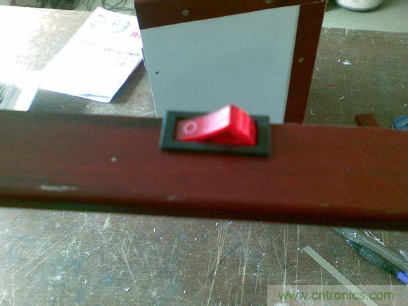 牛人DIY:百元自制車(chē)載冰箱