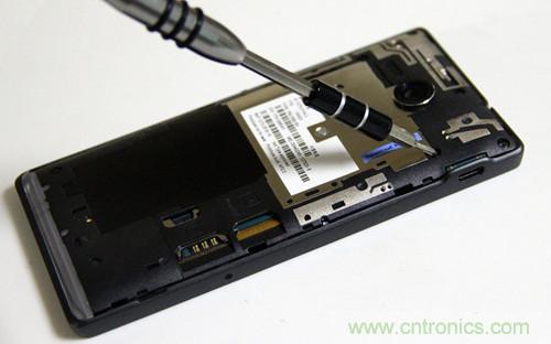 拆解4G新機索尼M35t：用料十足，易于維修