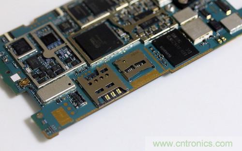 拆解4G新機索尼M35t：用料十足，易于維修