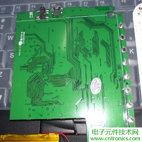 探秘電子紙！一款電紙書的電子墨水屏拆解