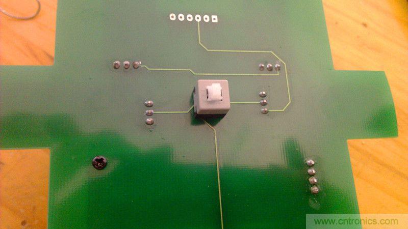 牛人力作！PCB版藍牙智能小車DIY