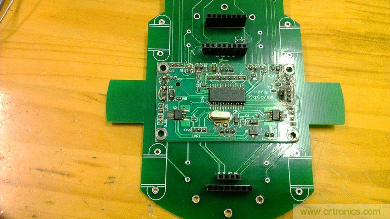 牛人力作！PCB版藍牙智能小車DIY
