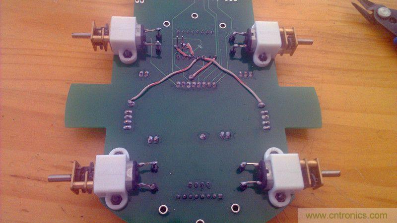 牛人力作！PCB版藍牙智能小車DIY