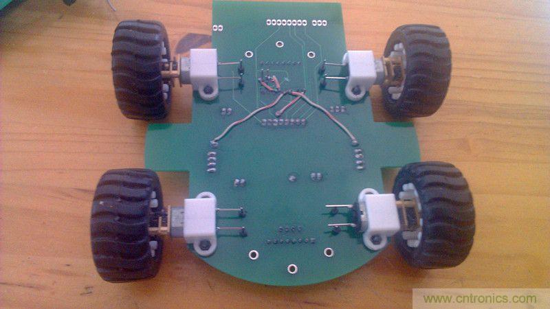 牛人力作！PCB版藍牙智能小車DIY