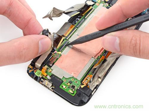牛人強(qiáng)拆！新HTC One(M8)真機(jī)精密做工難修理