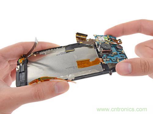 牛人強(qiáng)拆！新HTC One(M8)真機(jī)精密做工難修理