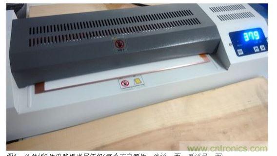 總共送8次電路板進層壓機(每個方向兩次，先送一面，再送另一面)