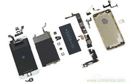 iPhone 6 Plus完全拆卸后可以看到，該產(chǎn)品在較小的空間容納了大量硬件。（來源：iFixit）
