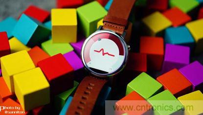 Moto 360 二代:“精益求精”的細節(jié)仍無法彌補功能的缺失