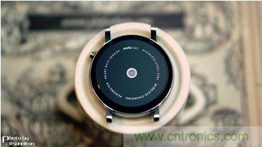 Moto 360 二代:“精益求精”的細節(jié)仍無法彌補功能的缺失