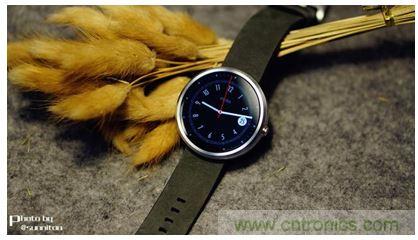 Moto 360 二代:“精益求精”的細節(jié)仍無法彌補功能的缺失
