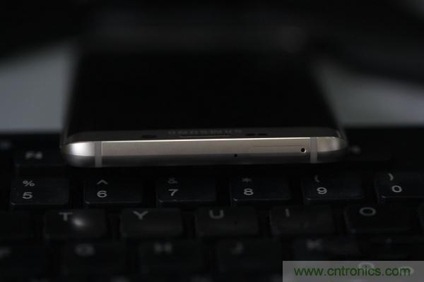 三星S6 Edge+拆解：比S6 Edge加在哪里？