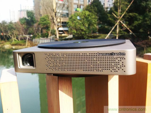 無屏電視時代已然來臨，客廳你做好準(zhǔn)備了嗎？