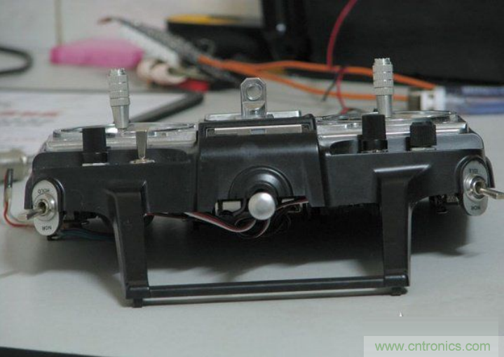無人機 DIY 制作全過程，酷得不要不要的！