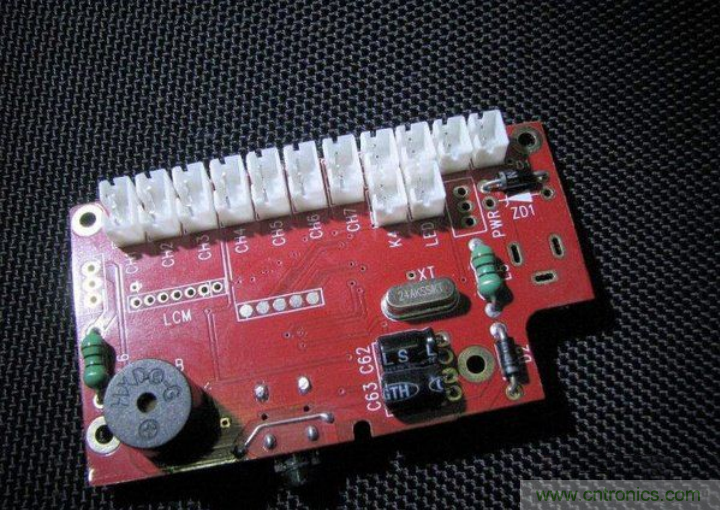 無人機 DIY 制作全過程，酷得不要不要的！