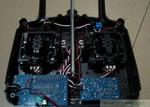 無人機 DIY 制作全過程，酷得不要不要的！