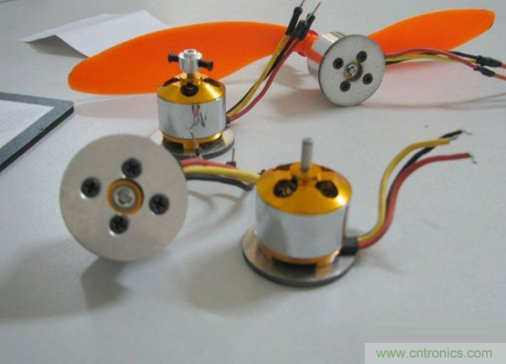 無人機 DIY 制作全過程，酷得不要不要的！