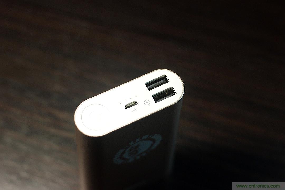 移動電源也玩雙引擎？快到你想象不到