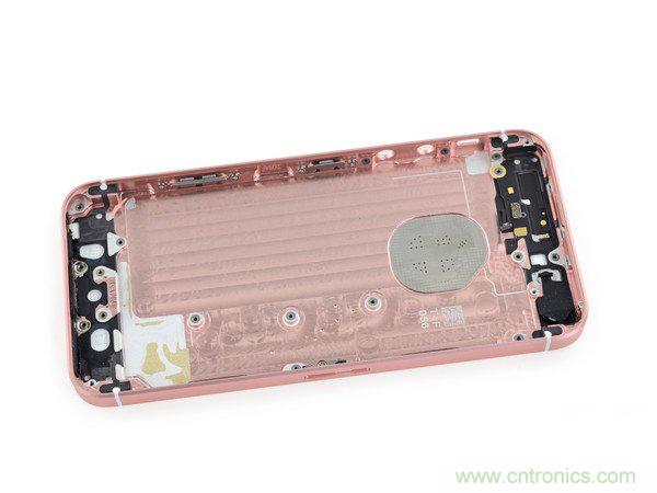 有什么地方沒有變？iPhone SE真機拆解