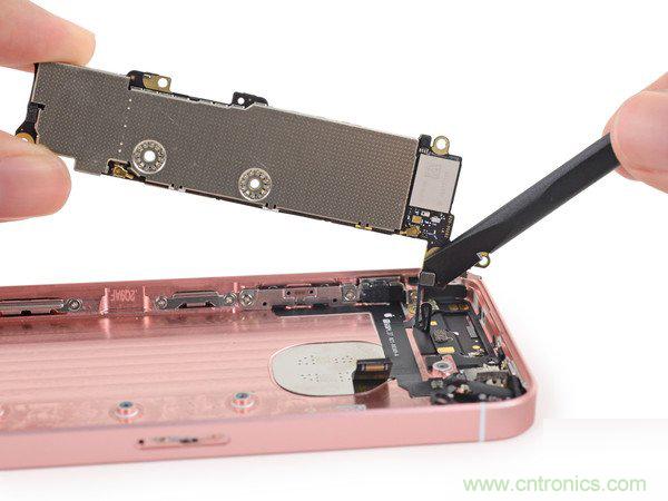 有什么地方沒有變？iPhone SE真機拆解