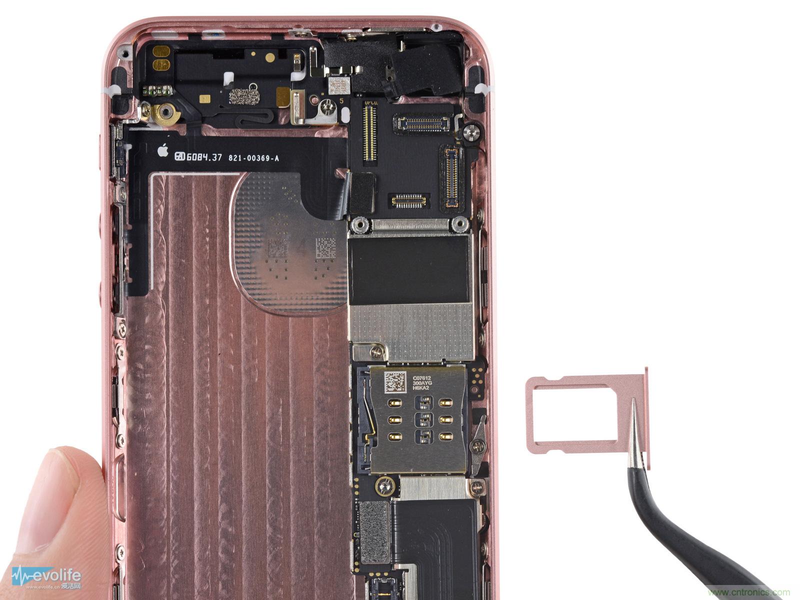 有什么地方沒有變？iPhone SE真機拆解