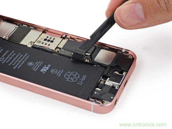 有什么地方沒有變？iPhone SE真機拆解