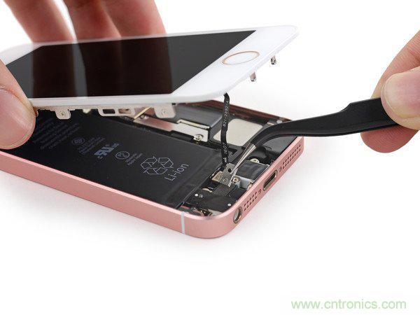 有什么地方沒有變？iPhone SE真機拆解