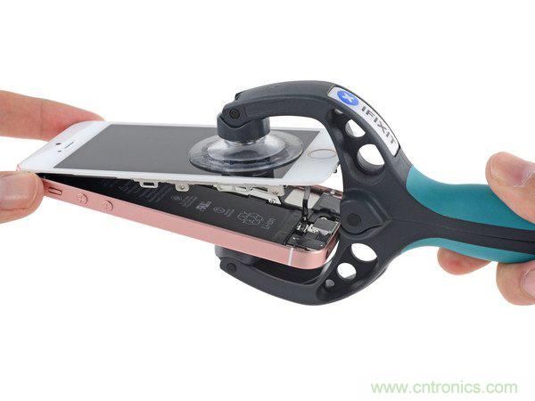 有什么地方沒有變？iPhone SE真機拆解