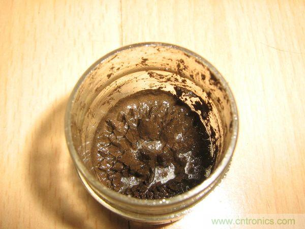 藝術源于生活，用生活中的物件也能制作磁流體